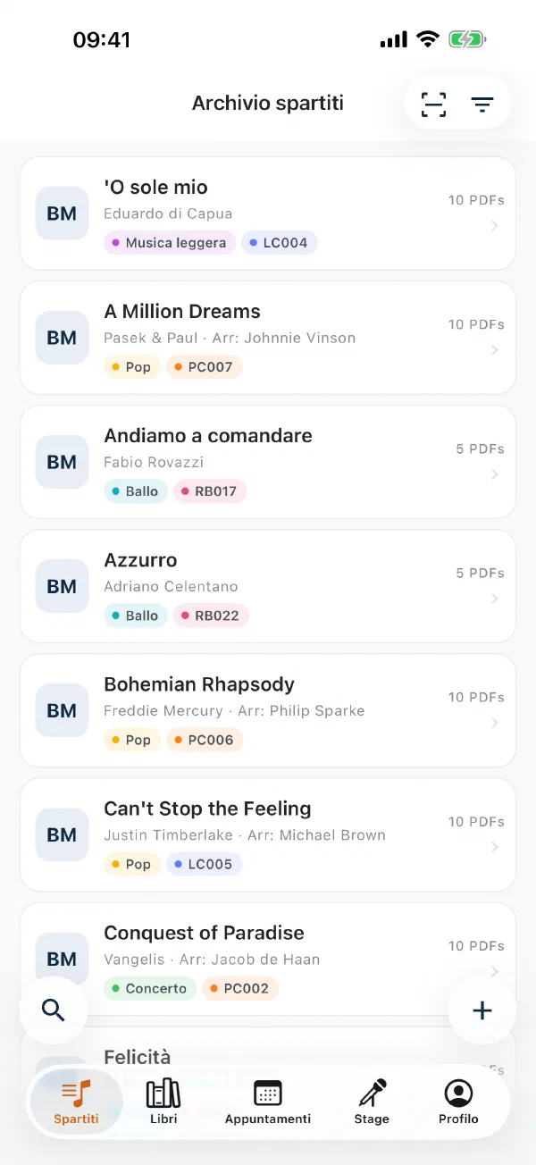 Elenco degli spartiti nell’app con pulsante di scansione e barra delle schede